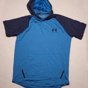 Under armor short sleeve tee with hood adult medium